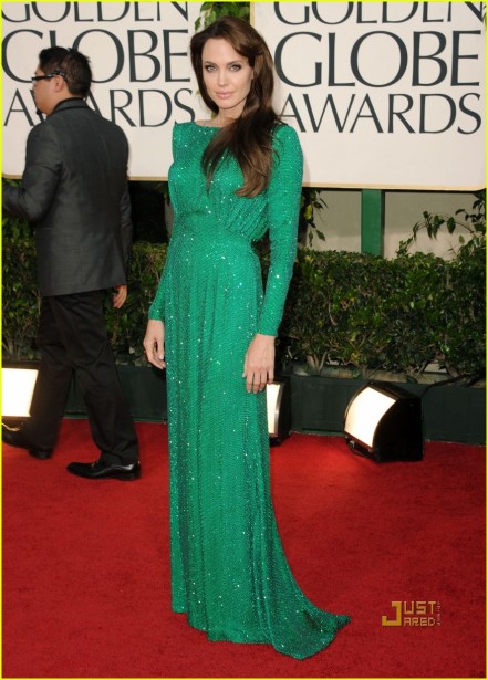 anne hathaway golden globes dress back. Next, is the lovely Anne